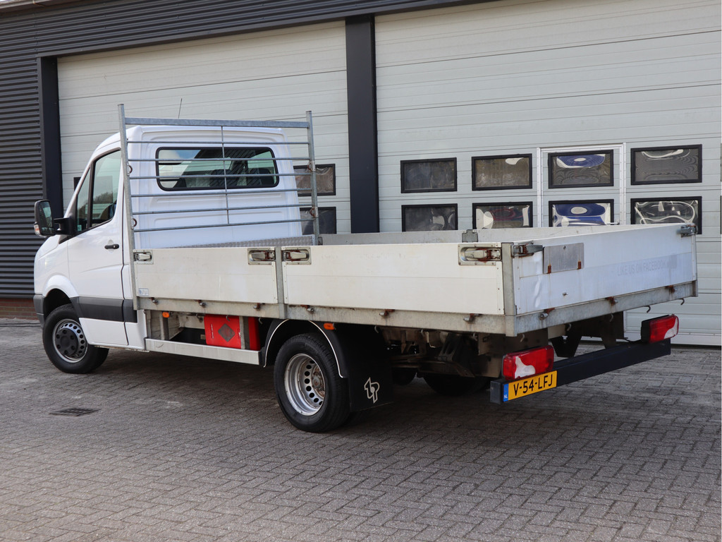 42564585-2.jpg
