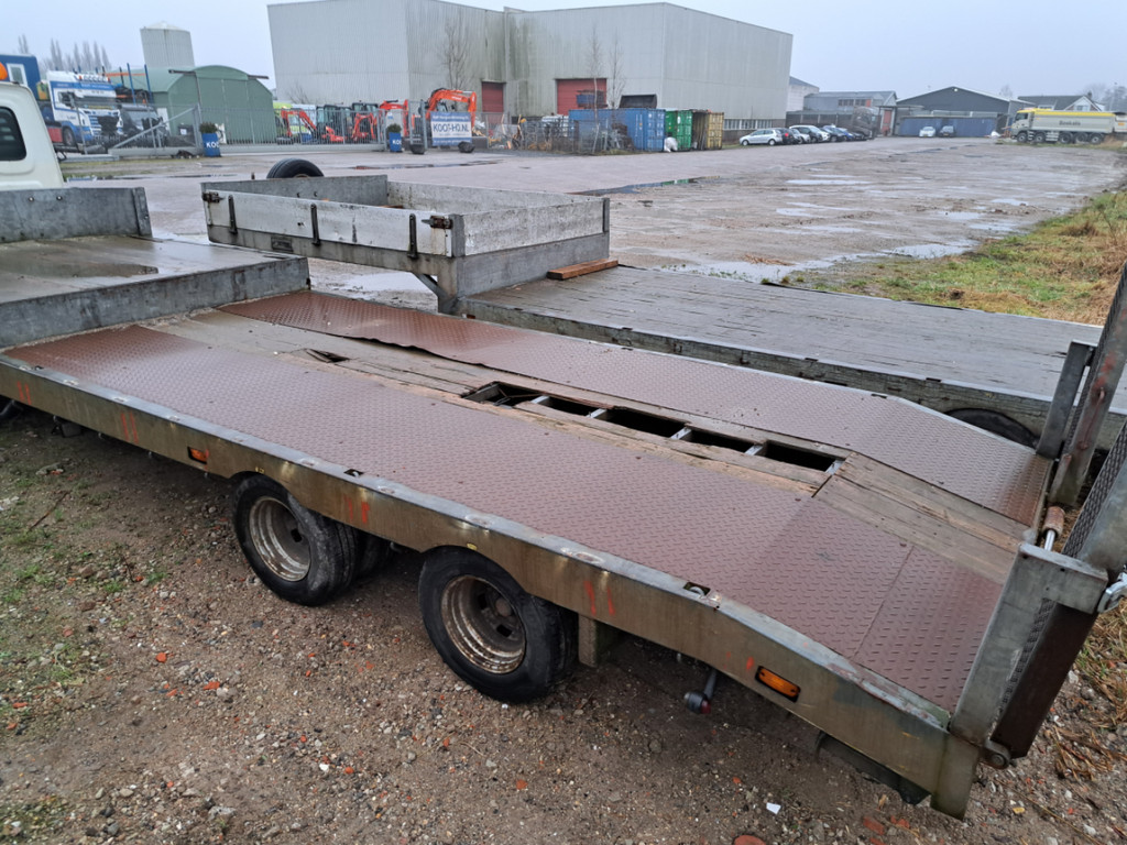 43208527-2.jpg
