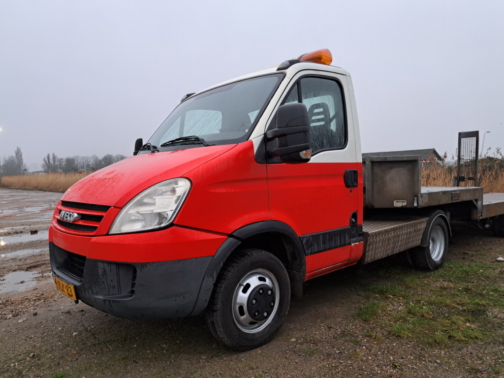 43208527-3.jpg