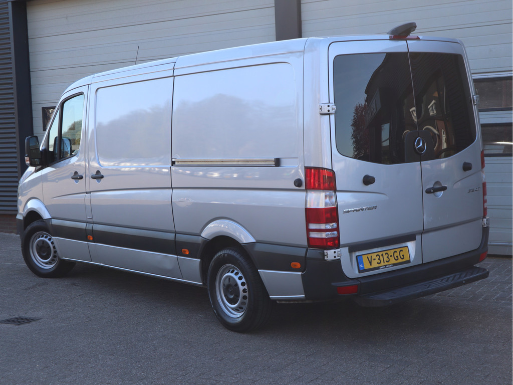 44017183-2.jpg