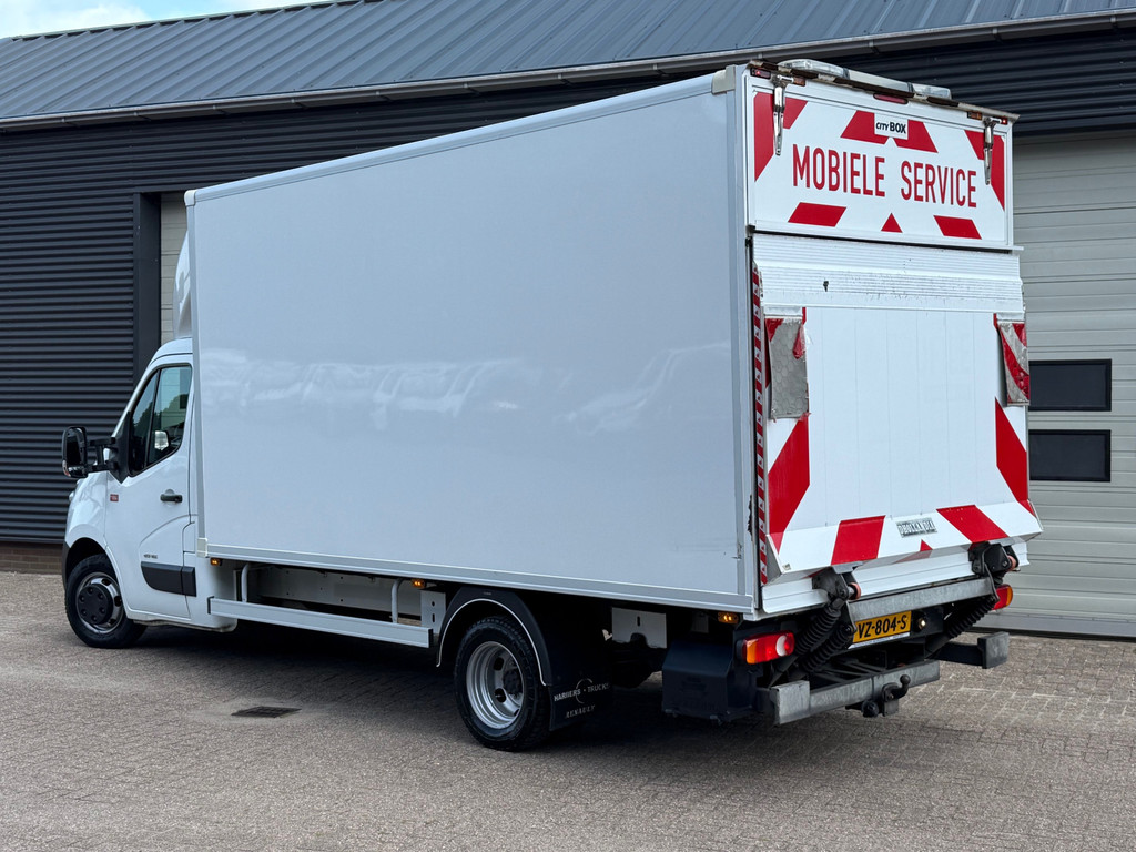 47110062-2.jpg