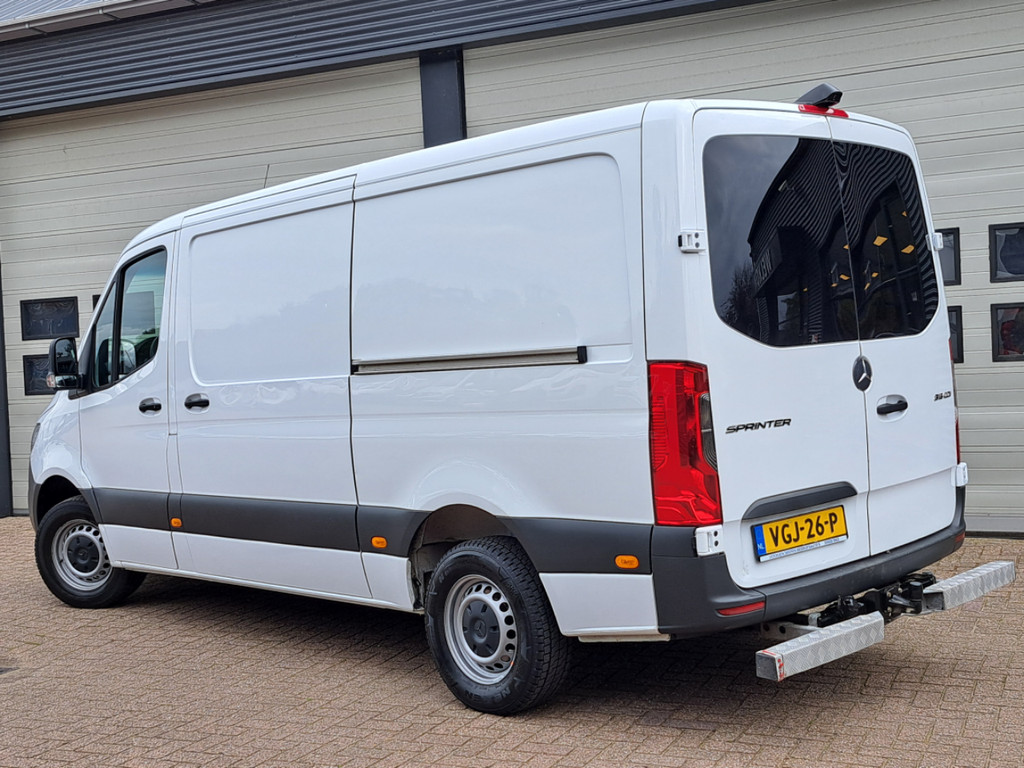 48509356-2.jpg