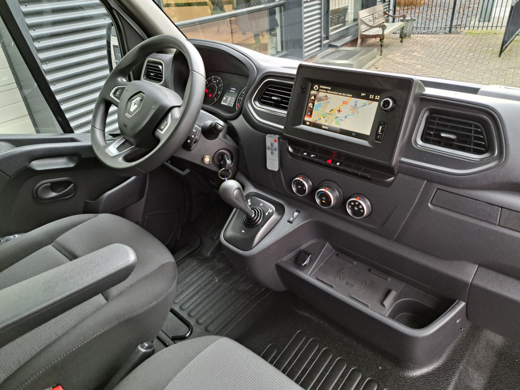 48556409-10.jpg