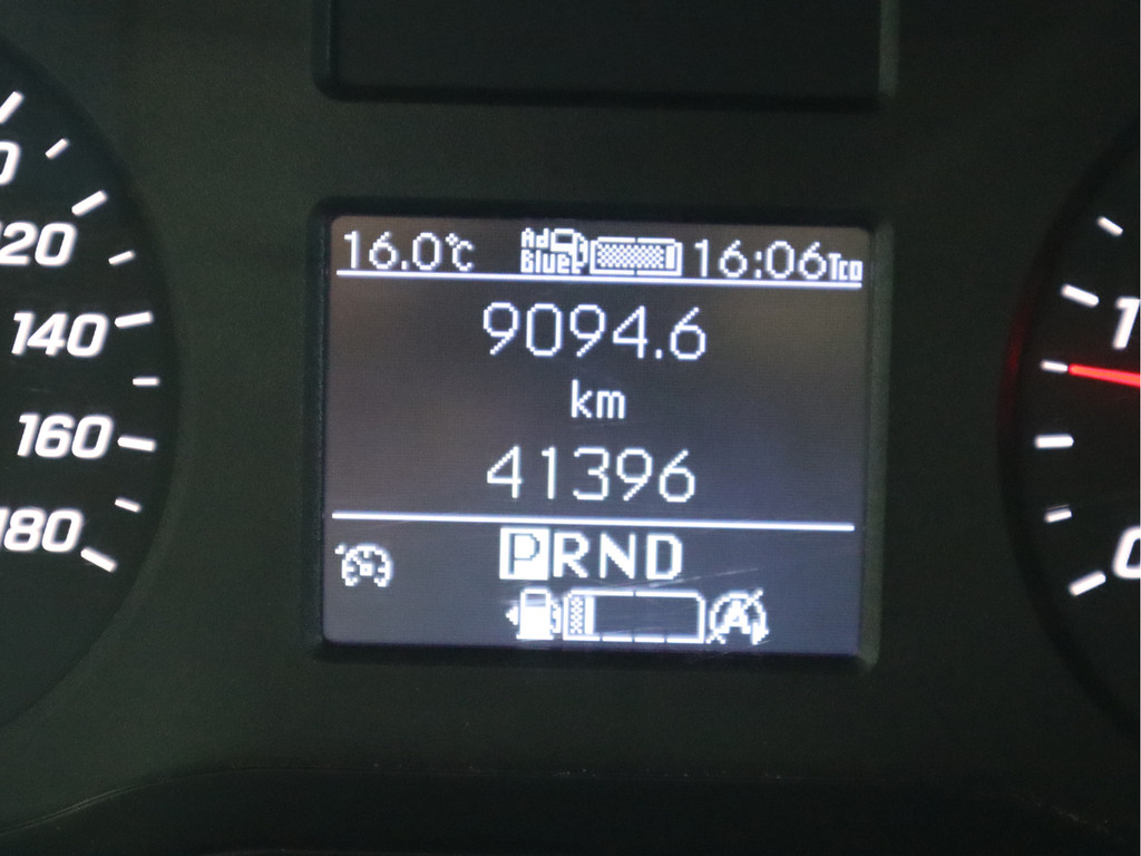 48608020-19.jpg