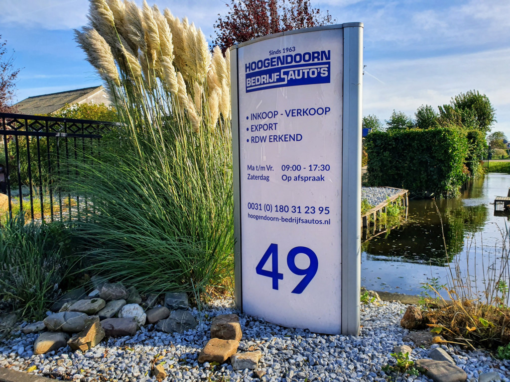 48608020-23.jpg